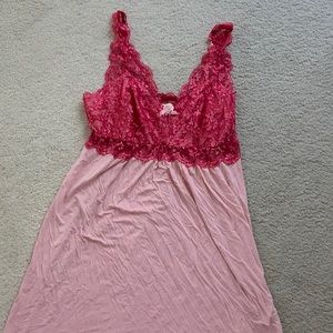 Soma Size Large pink and fuschia sleep camisole